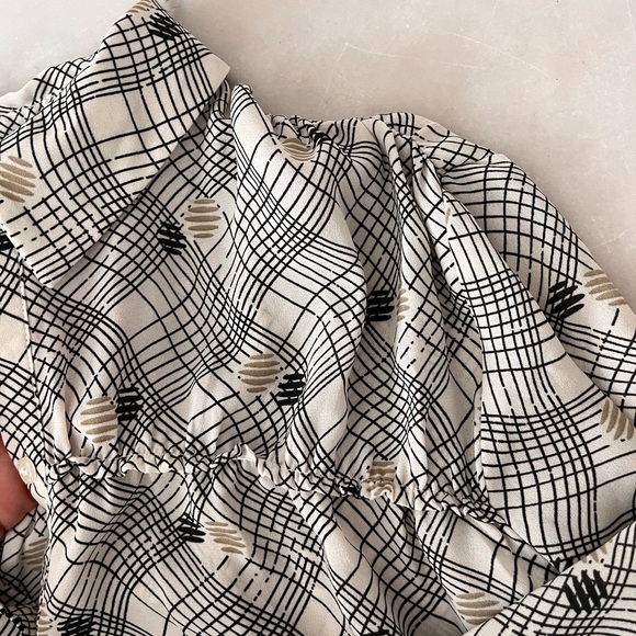 Max Studio Long Sleeves Ruffle Details Printed Blouse Top Sz Medium Beige - Picture 7 of 10